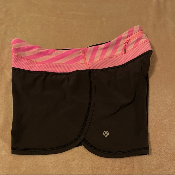 Lululemon short size 6 - Picture 2 of 8